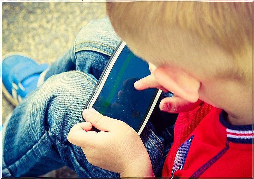 at what age should children have a cell phone?