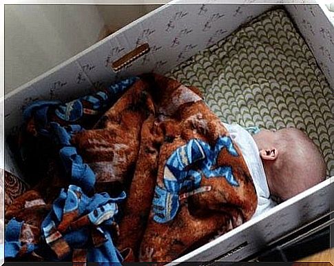 Babies who sleep in boxes: fashion or health?