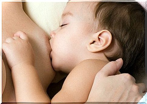 Breastfeeding and the benefits for the mother