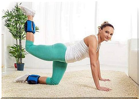 Exercises to tone the glutes can be done at home.